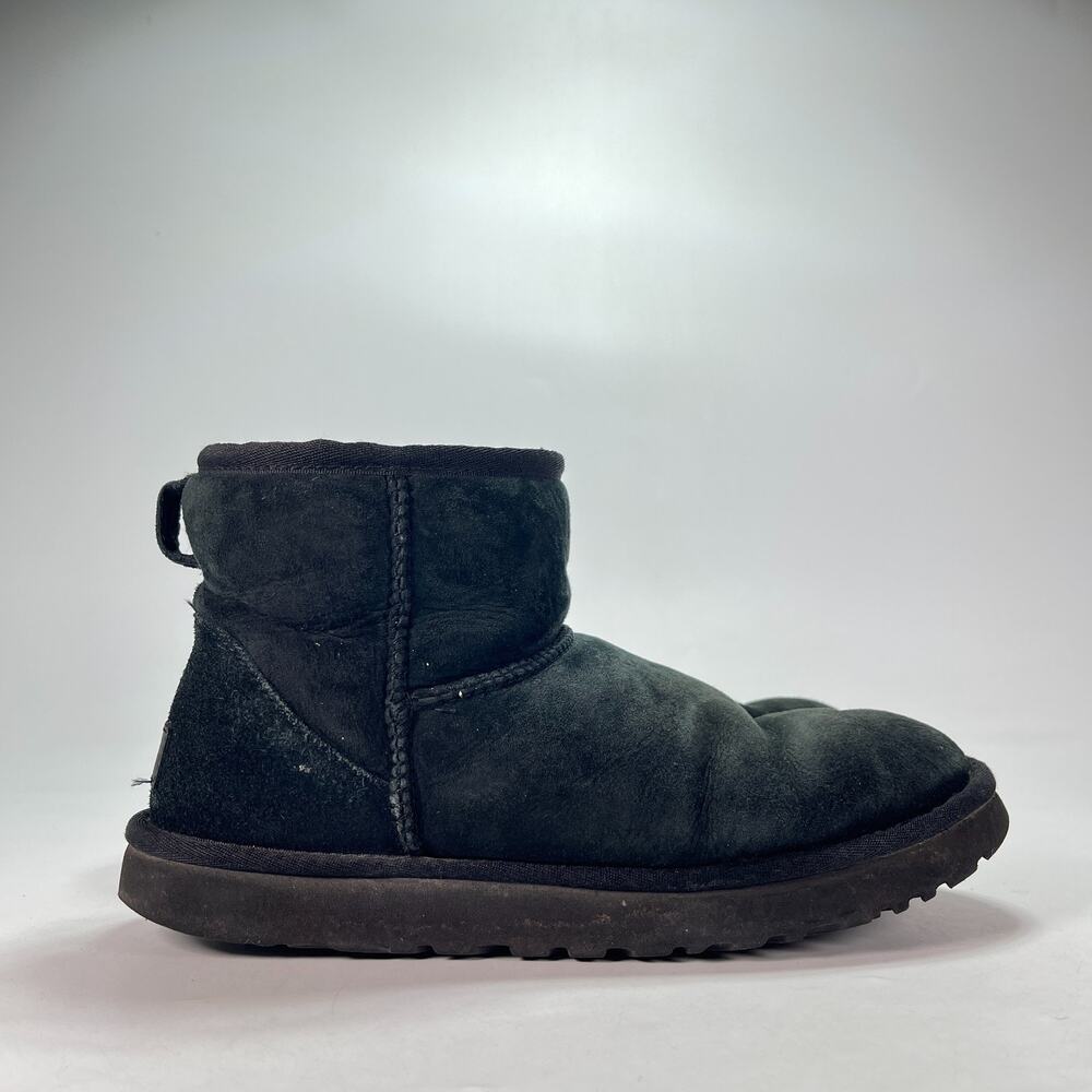 UGG Classic Black Sheepskin Ankle Winter Boots Mini Boots Women's Size 9